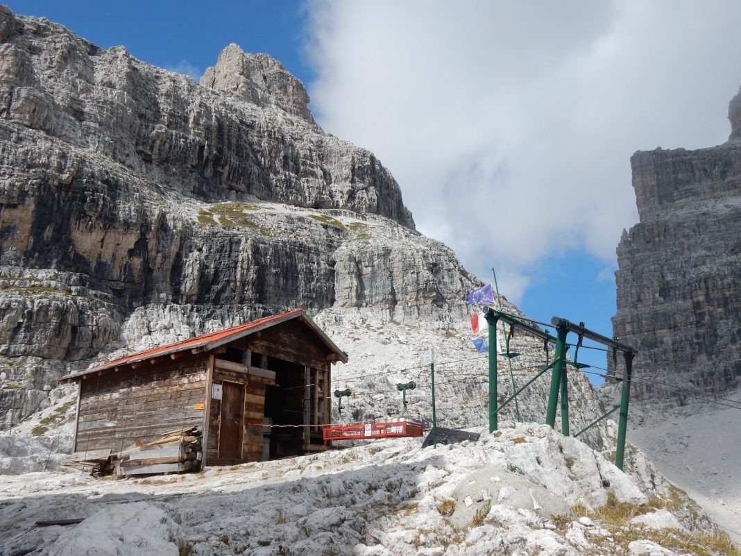 Che l’aria è suolo edificabile – Rassegna Eutopiahttps://www.exibart.com/repository/media/eventi/2016/10/che-l8217aria-è-suolo-edificabile-8211-rassegna-eutopia-1068x801.jpg