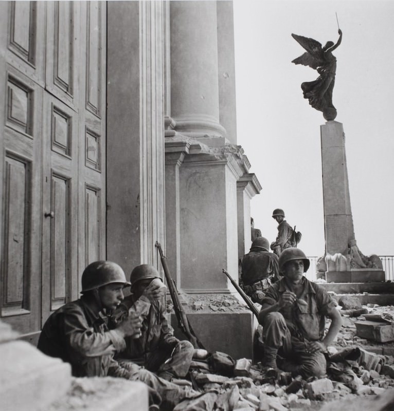 Robert Capa in Italia 1943-1944https://www.exibart.com/repository/media/eventi/2016/10/robert-capa-in-italia-1943-1944.jpg