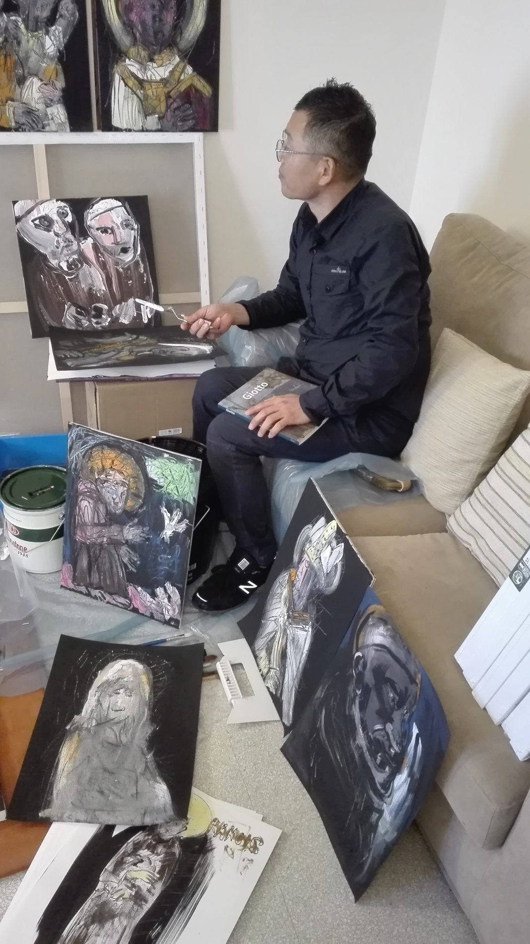 Ghiru Kim – 1000 Facce della Lunahttps://www.exibart.com/repository/media/eventi/2016/11/ghiru-kim-8211-1000-facce-della-luna-1068x1902.jpg