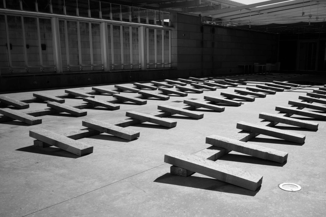 Richard Nonas – River-Runhttps://www.exibart.com/repository/media/eventi/2016/11/richard-nonas-8211-river-run-1068x712.jpg