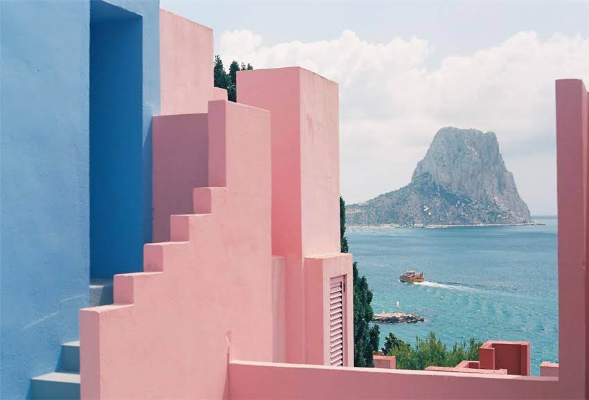 Aurore Bano – Color Space Resonanceshttps://www.exibart.com/repository/media/eventi/2016/12/aurore-bano-8211-color-space-resonances.jpg