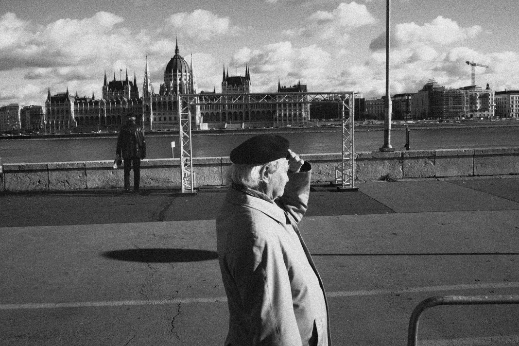 Fabio Sgroi – Past-Euphoria. Post-Europahttps://www.exibart.com/repository/media/eventi/2016/12/fabio-sgroi-8211-past-euphoria.-post-europa-1068x712.jpg