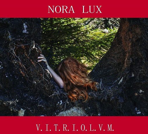 Nora Lux – V.I.T.R.I.O.L.U.M