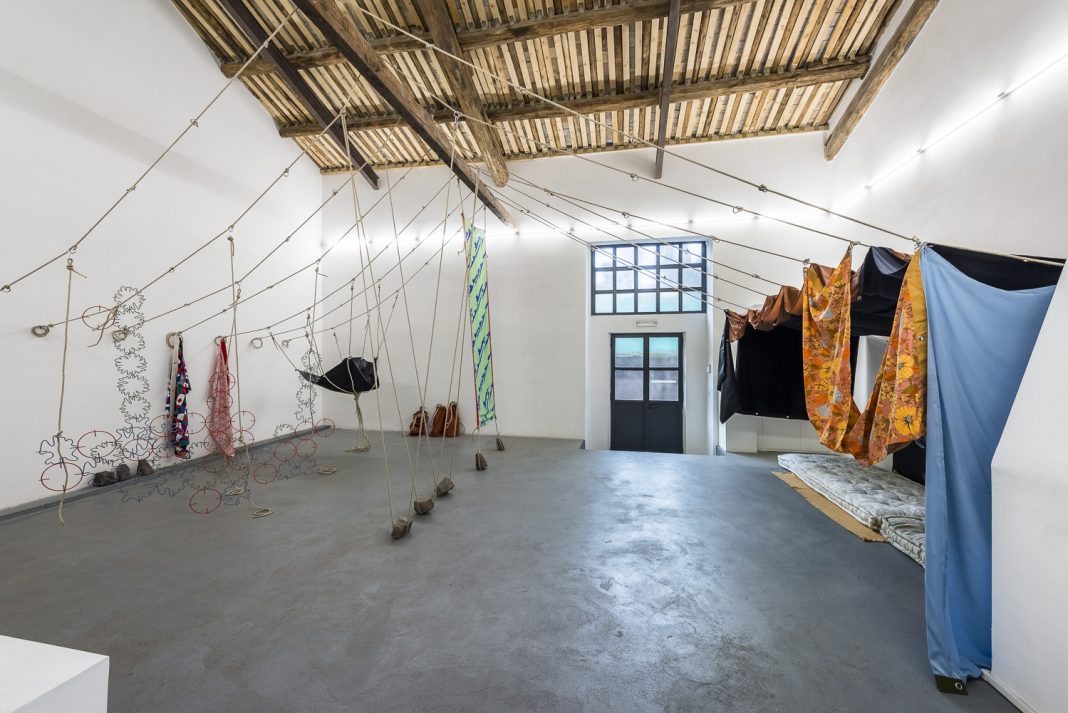 Campo Grossi Maglionihttps://www.exibart.com/repository/media/eventi/2017/03/campo-grossi-maglioni-1068x713.jpg