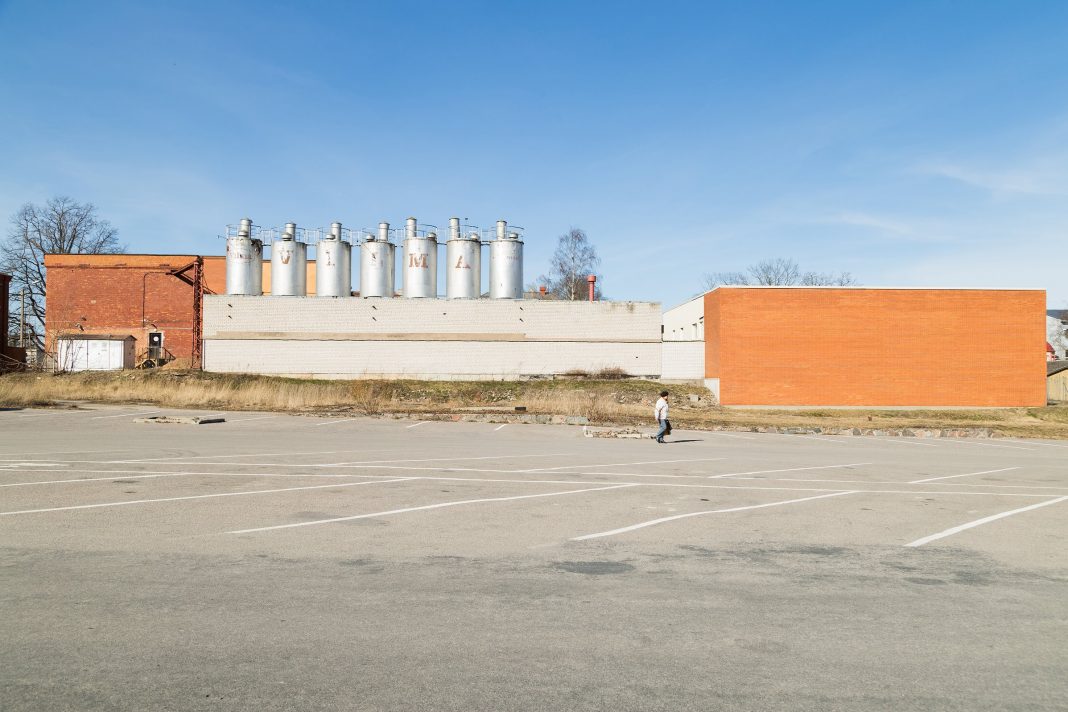 Madis Luik – Linn: Viljandihttps://www.exibart.com/repository/media/eventi/2017/03/madis-luik-8211-linn-viljandi-1068x712.jpg