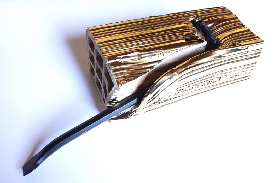 Loredana Longo – Another Break in the Wallhttps://www.exibart.com/repository/media/eventi/2017/06/loredana-longo-8211-another-break-in-the-wall-1068x701.jpg