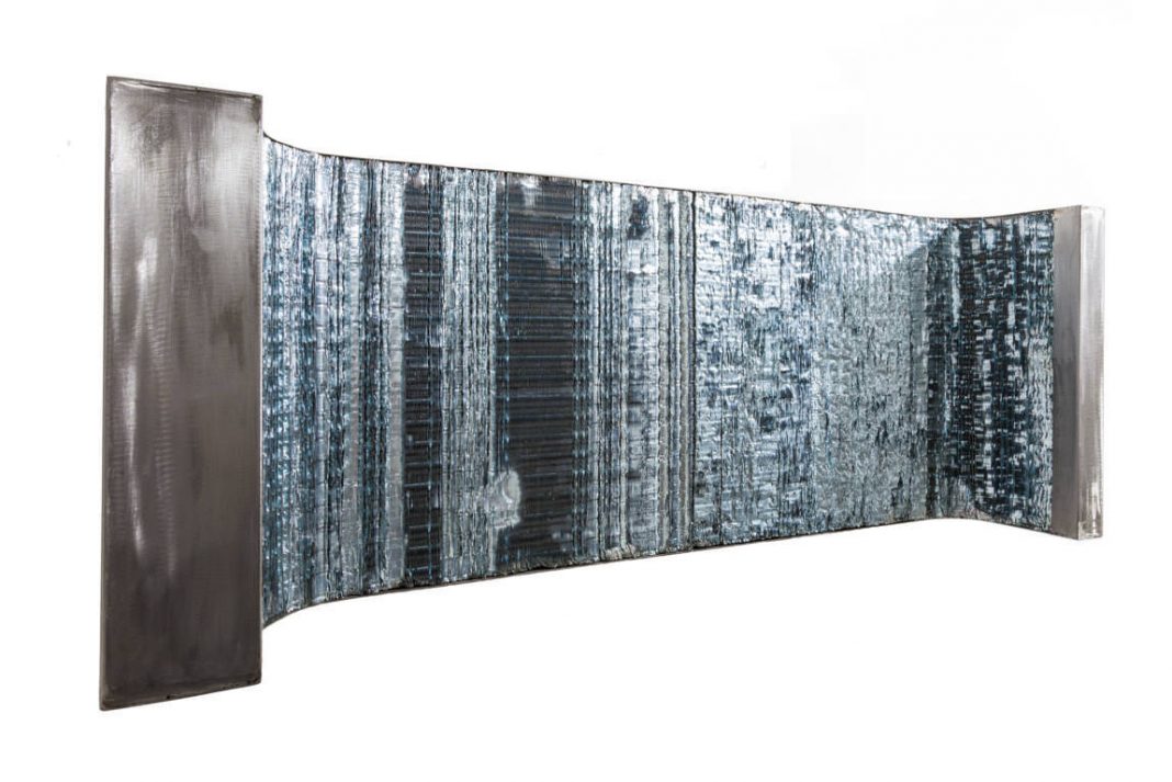 Luce Delhove – La metafora silenziosa e ispirata dell’alluminiohttps://www.exibart.com/repository/media/eventi/2017/06/luce-delhove-8211-la-metafora-silenziosa-e-ispirata-dell’alluminio-1068x713.jpg