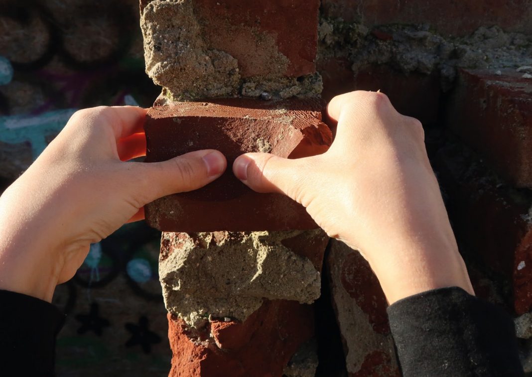 RADIEUSE, capitolo GLNhttps://www.exibart.com/repository/media/eventi/2017/06/radieuse-capitolo-gln-1068x757.jpg