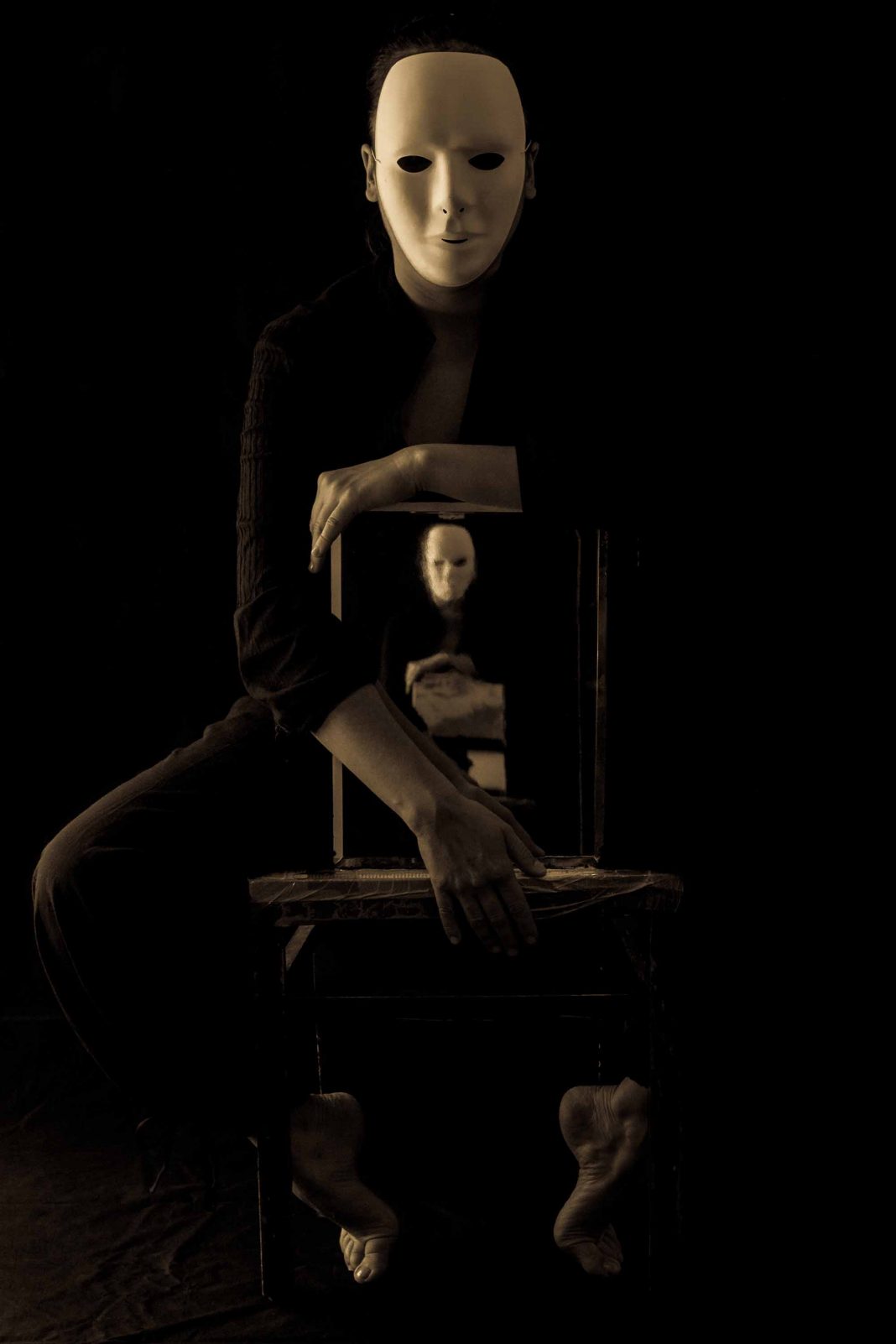 Raffaele Luongo – Bibliothèque. Letture allegorichehttps://www.exibart.com/repository/media/eventi/2017/07/raffaele-luongo-8211-bibliothèque.-letture-allegoriche-1068x1602.jpg