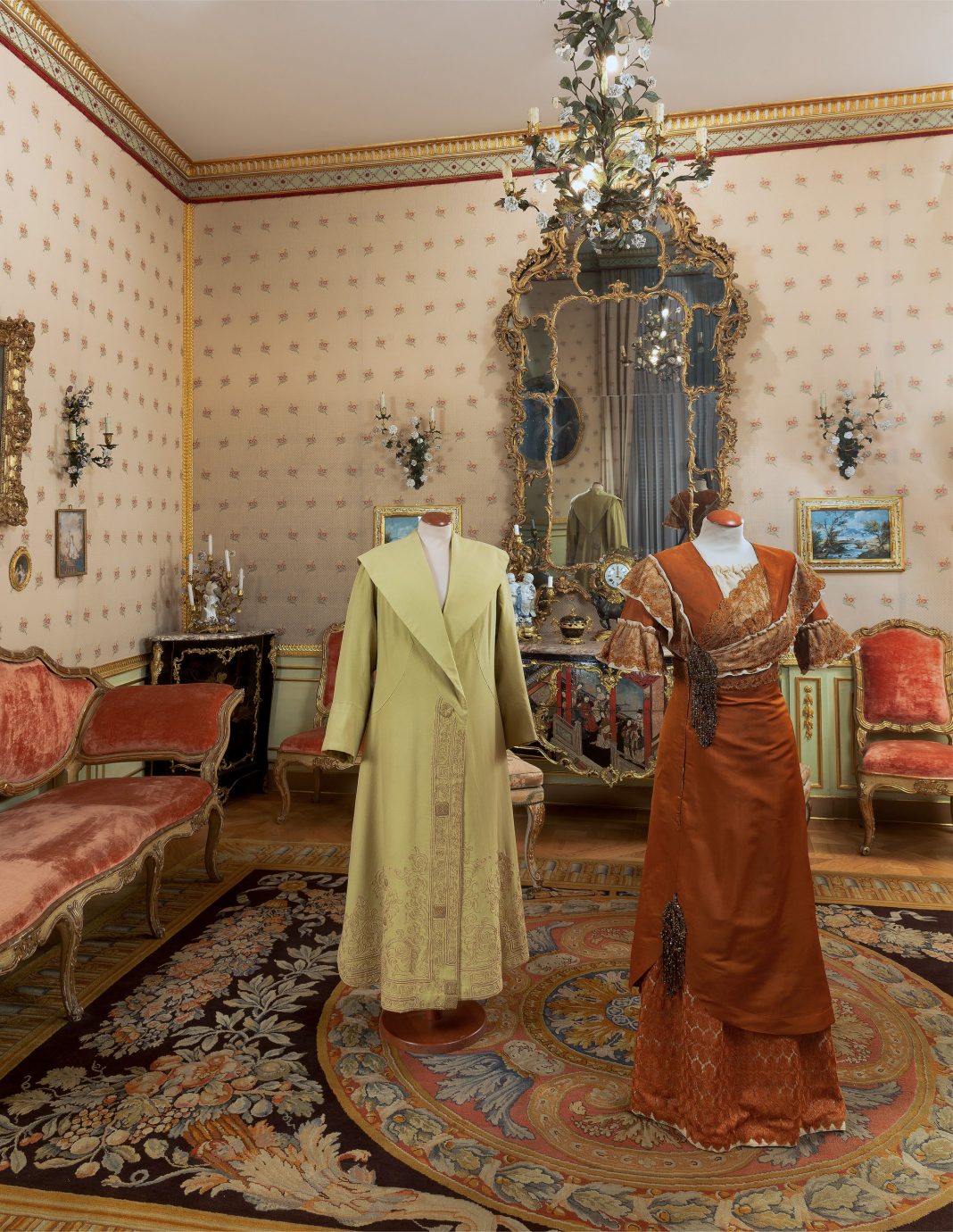 1895-1925 La giornata di una signora. Abiti della Collezione Roberto Devallehttps://www.exibart.com/repository/media/eventi/2017/10/1895-1925-la-giornata-di-una-signora.-abiti-della-collezione-roberto-devalle-1068x1380.jpg