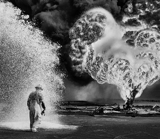 Sebastião Salgado – Kuwait. Un deserto in fiamme