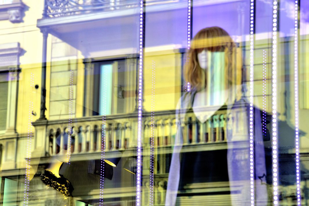 Andrea Milano – Untitledhttps://www.exibart.com/repository/media/eventi/2017/11/andrea-milano-8211-untitled-1068x712.jpg