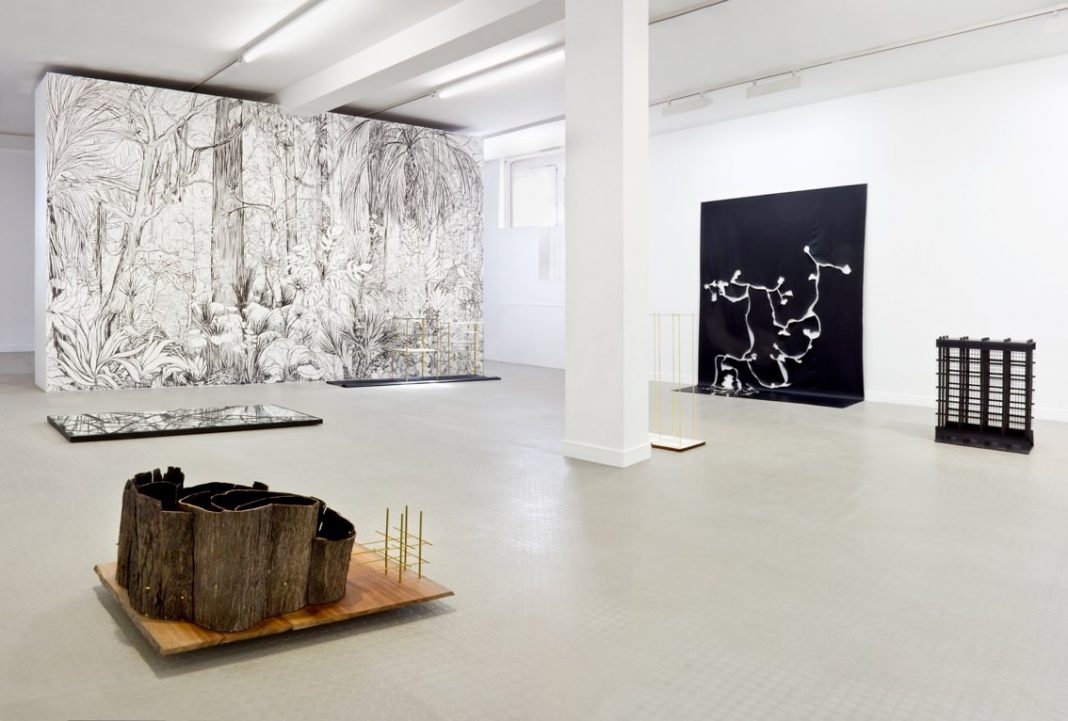 Moi, je ne sais rien, mais je peux vous le montrerhttps://www.exibart.com/repository/media/eventi/2017/11/moi-je-ne-sais-rien-mais-je-peux-vous-le-montrer-1068x721.jpg