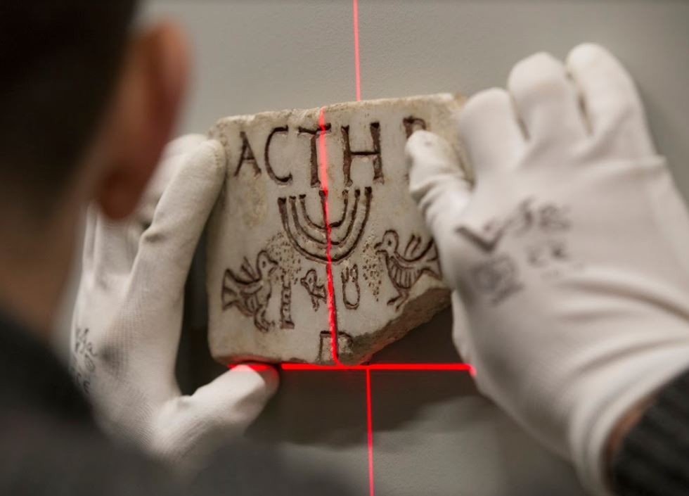 Inaugurazione – Ebrei, una storia italiana. I primi mille annihttps://www.exibart.com/repository/media/eventi/2017/12/inaugurazione-8211-ebrei-una-storia-italiana.-i-primi-mille-anni.jpg