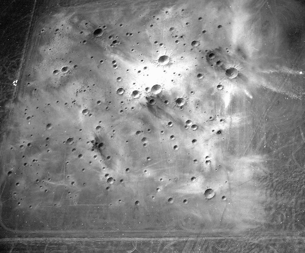 Miguel Fernández De Castro / Lydia Ourahmane – Craterhttps://www.exibart.com/repository/media/eventi/2017/12/miguel-fernández-de-castro-lydia-ourahmane-8211-crater-1068x884.jpg