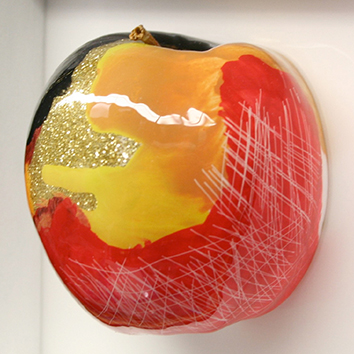 CIBI – Plastica ? … Sì, grazie ! – Declinazione artistica di un materiale controverso – Incominciamo dalle mele