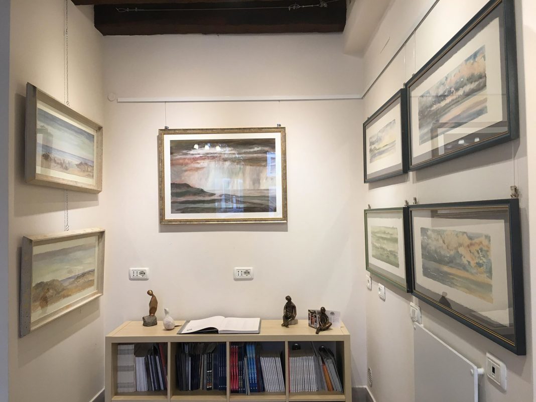 Elisa Tobia – Atmosfere d’acquahttps://www.exibart.com/repository/media/eventi/2018/05/elisa-tobia-8211-atmosfere-d8217acqua-1068x801.jpg