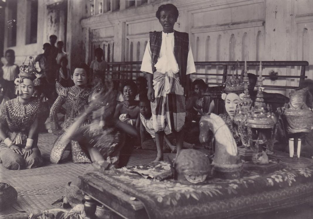 Frammenti di vita thailandese. Lettere inedite di Cesare Ferro Milone in Siamhttps://www.exibart.com/repository/media/eventi/2018/06/frammenti-di-vita-thailandese.-lettere-inedite-di-cesare-ferro-milone-in-siam-1068x749.jpg