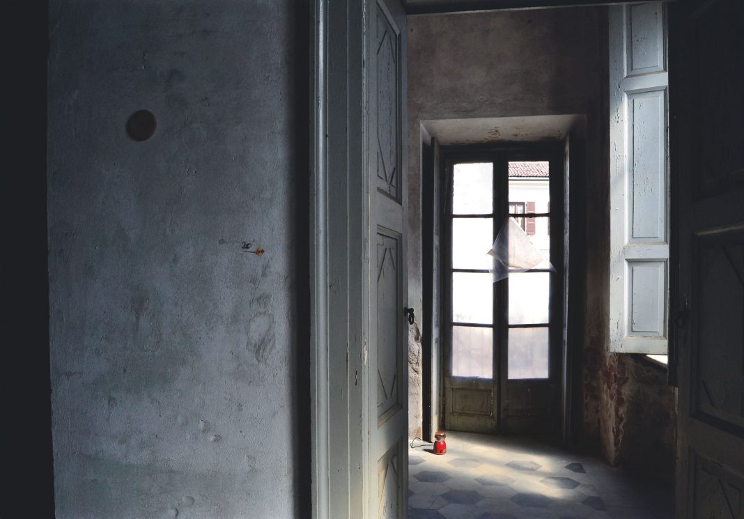 Elena Pugliese – Hai lasciato la luce accesahttps://www.exibart.com/repository/media/eventi/2018/09/elena-pugliese-8211-hai-lasciato-la-luce-accesa-1068x745.jpg