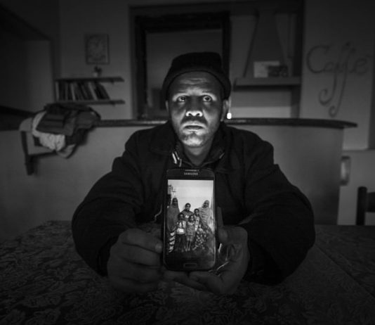 Giovanni Mereghetti – Hotel Bel Sit. Storie di migranti