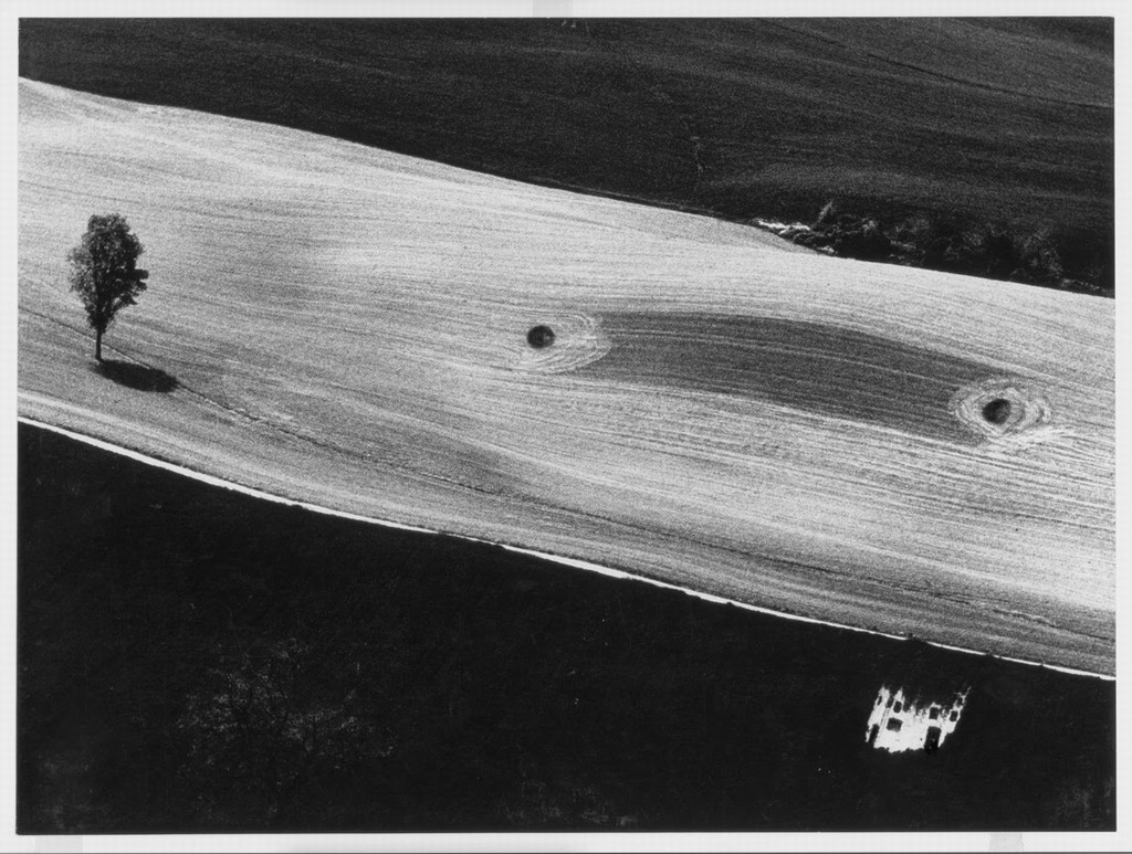 Mario Giacomelli – Da un caos all’altrohttps://www.exibart.com/repository/media/eventi/2018/09/mario-giacomelli-8211-da-un-caos-all8217altro.jpg