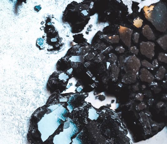 Antonella Privitera – Il Mondo a Pezzi