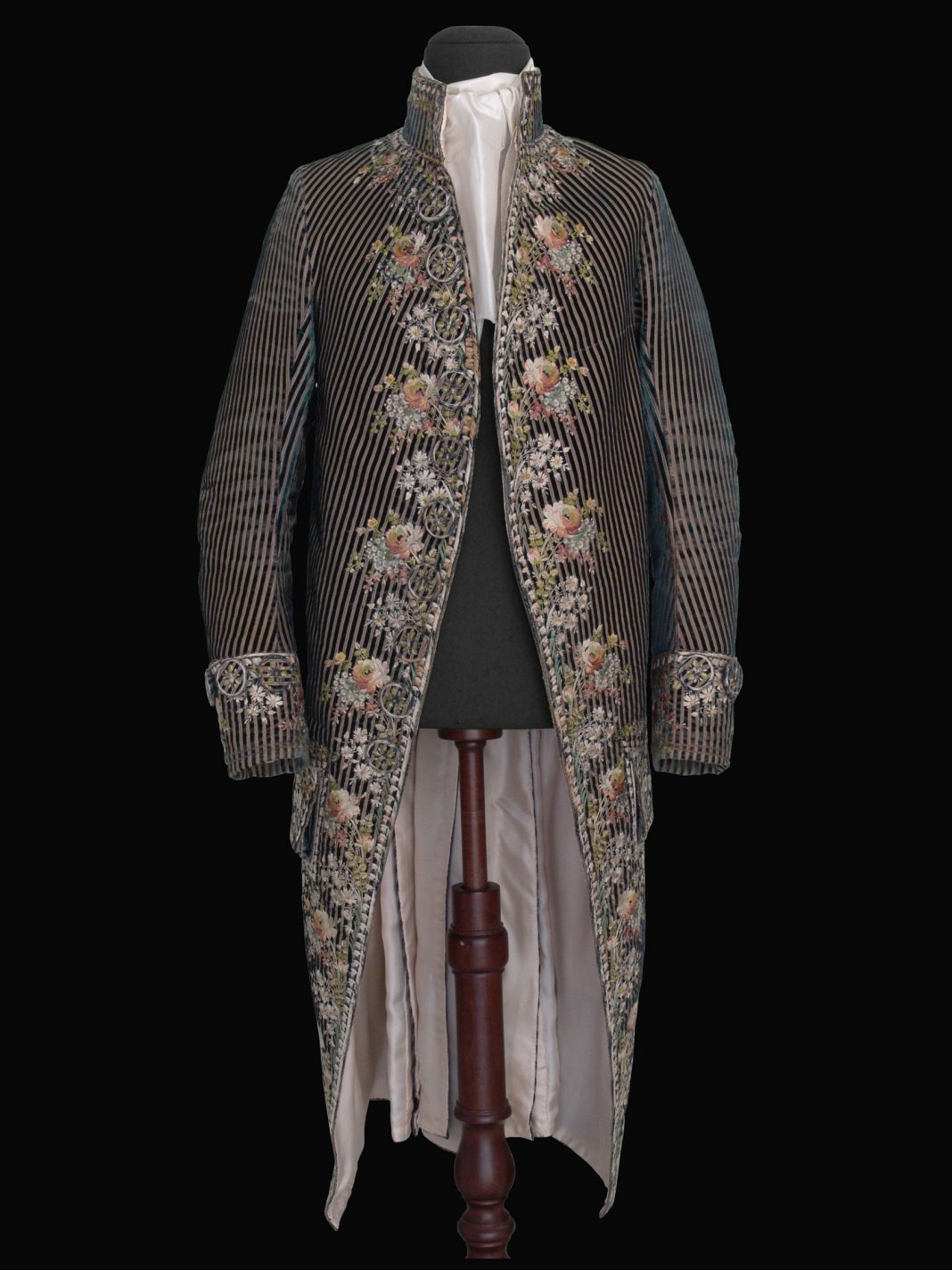 Dai figurini al fashion design: comunicare e progettare la moda, con sfilata ad aprilehttps://www.exibart.com/repository/media/eventi/2018/12/dai-figurini-al-fashion-design-comunicare-e-progettare-la-moda-con-sfilata-ad-aprile-1068x1424.jpg