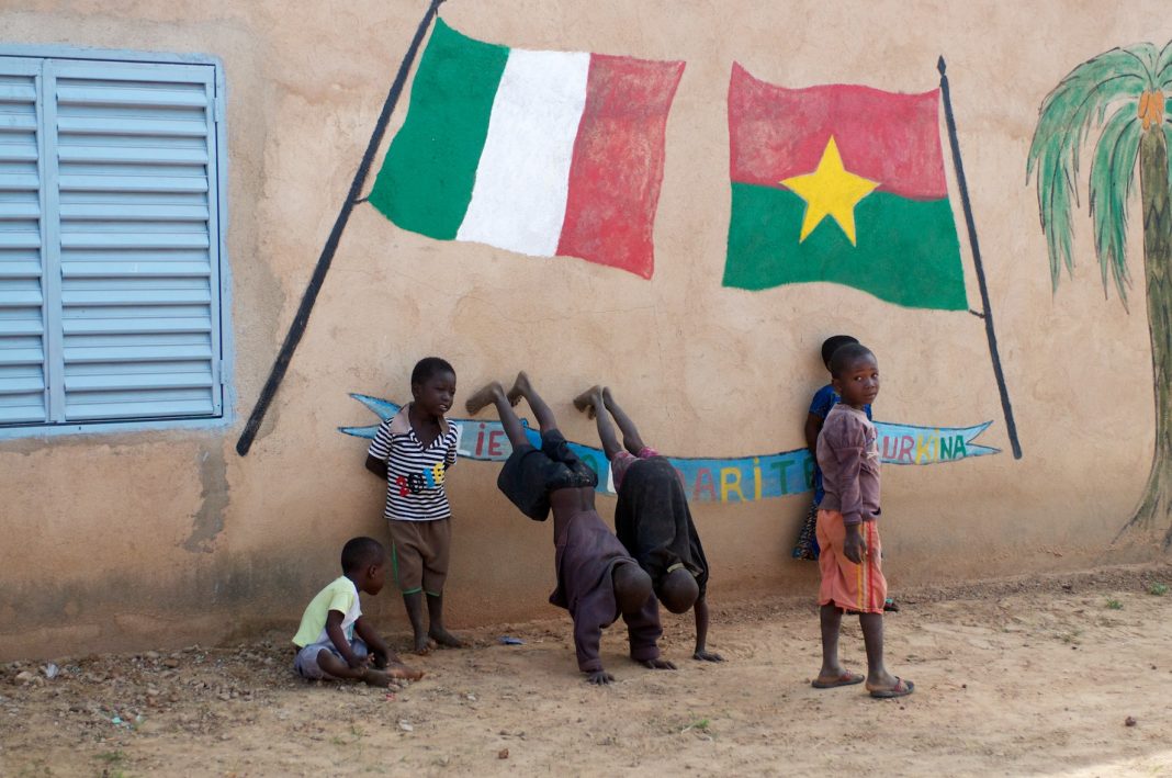 Chris Warde-Jones – Il cuore del Burkinahttps://www.exibart.com/repository/media/eventi/2019/01/chris-warde-jones-8211-il-cuore-del-burkina-1068x709.jpg