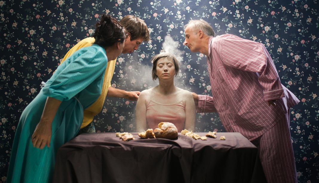 AlbumArte VideoArtForum | Bruno Di Marino presenta Debora Vrizzihttps://www.exibart.com/repository/media/eventi/2019/02/albumarte-videoartforum-bruno-di-marino-presenta-debora-vrizzi-1068x614.jpg