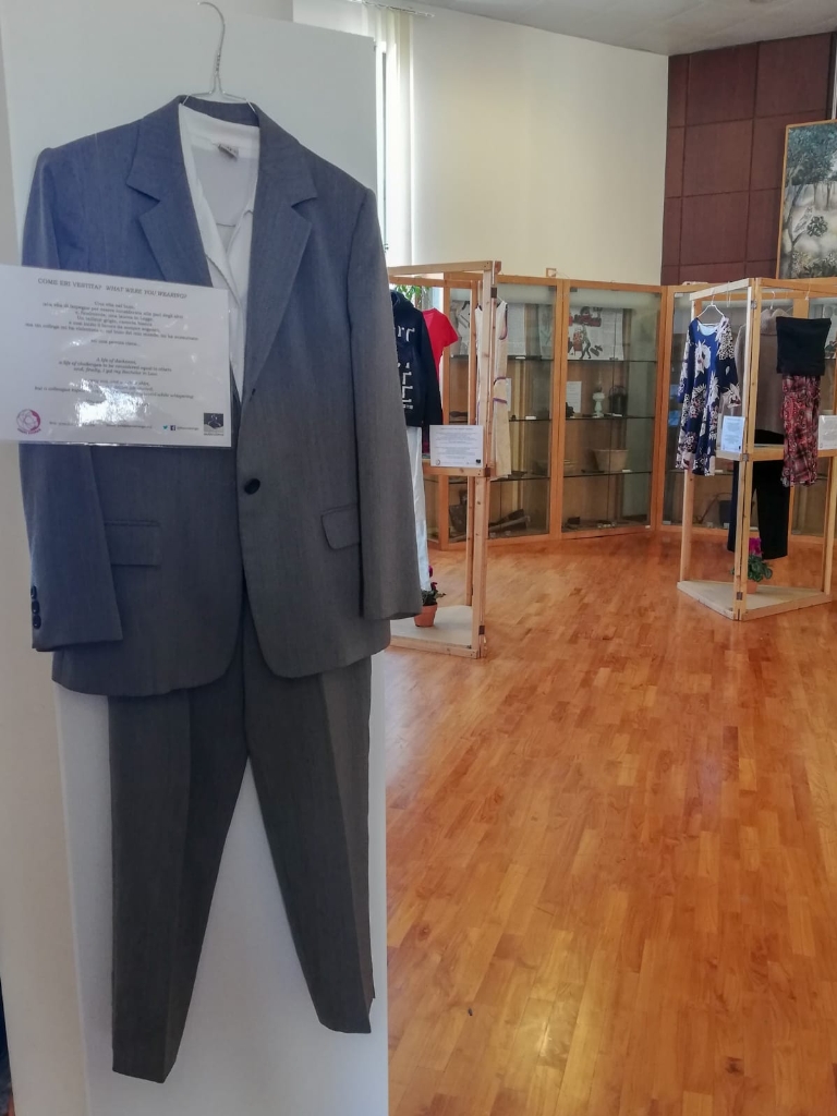 Com’eri vestita?https://www.exibart.com/repository/media/eventi/2019/04/com’eri-vestita.jpg