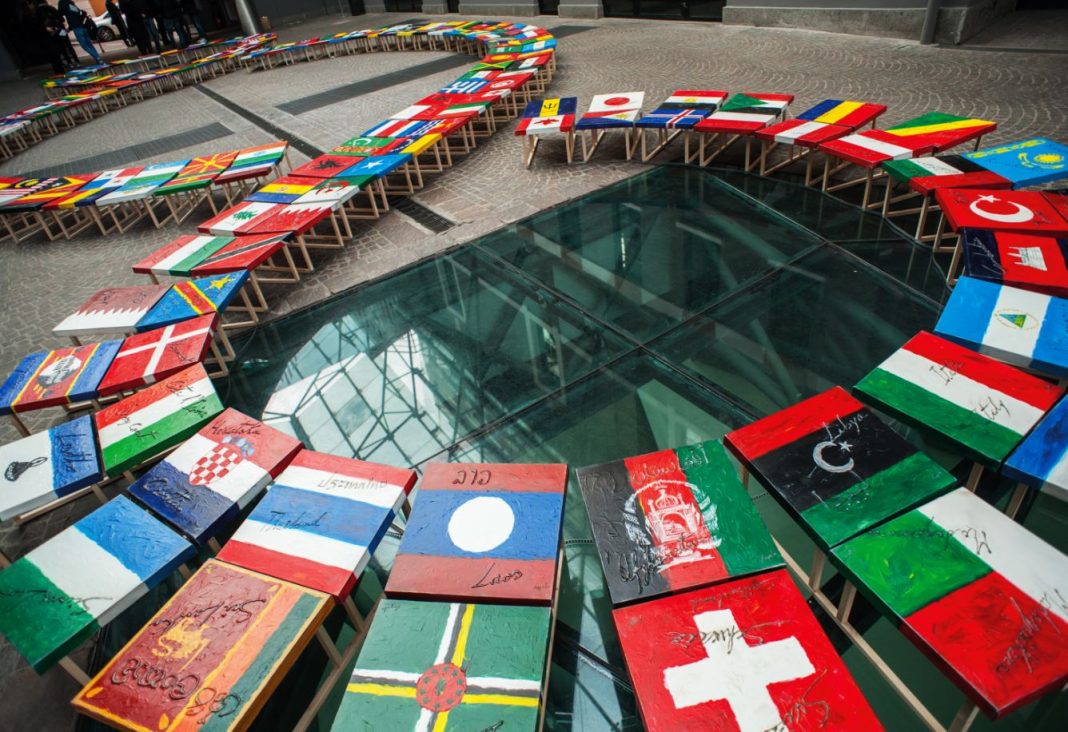 La Bandiera del Mondo. 1+1=3https://www.exibart.com/repository/media/eventi/2019/04/la-bandiera-del-mondo.-113-1068x732.jpg