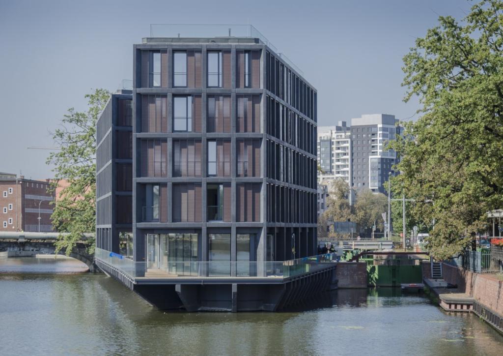 Zbigniew Jakubek – La nuova architettura di Breslaviahttps://www.exibart.com/repository/media/eventi/2019/04/zbigniew-jakubek-8211-la-nuova-architettura-di-breslavia-3.jpg