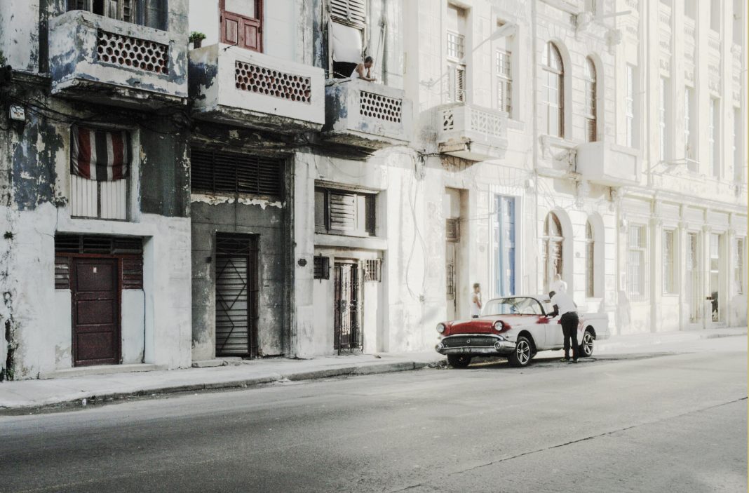 Enzo Obiso – Nostalgia del futuro. L’Havana Cubahttps://www.exibart.com/repository/media/eventi/2019/05/enzo-obiso-8211-nostalgia-del-futuro.-l8217havana-cuba-1068x703.jpg