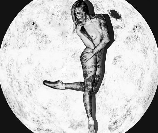 Pietro Lucerni – Naked moon