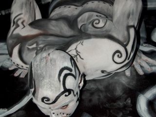 "nut on the black Sheet" bodypainting