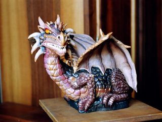 DRAGO D'ORO -Scultura realizzata in ceramica e caolino, dipinto con acrilici da S. Marchesini (06/2004)