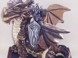 "WARRIOR RIDING A BRONZE DRAGON" 
Scultura (drago) in ceramica di Sevres Francia) e resina acrilica (guerriero), realizzato e dipinto con acrilici da 
Gianpiero De Salvo. Montato su piano in legno massello di mogano (03/2006).
IN VENDITA