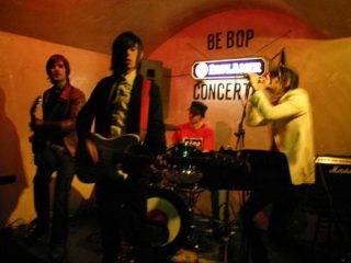 5 febbraio 2006 
I "ciao" al be bop che suonano davanti a LIAM GALLAGHER in persona