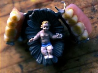 natività con denti
