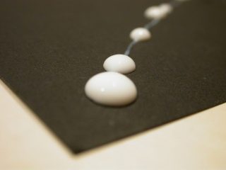(8. INSIEME

gocce di latte che diventano pure sfere d'immaginazione..