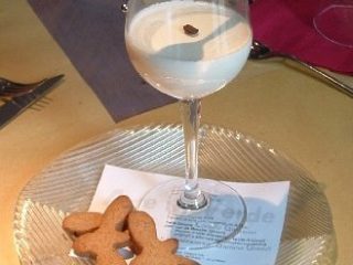 7/3 - 7/4/2008, Milano, Il piatto d'Arte: un Ristorante, un Artista, Caffè Savona, Via Montevideo, 4, Milano. Esposizione delle tazzine accompagnate dal dessert Lait de Mouche, biscotti e cucchiaio con piercing. 