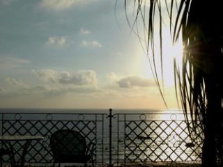 "Ischia"
 dedicata a Mario e Maria...
è un posto...eletto dell'animo quando si ferma a riflettere...il luogo è solo un dove...se pur eccelso nell'attimo che sfugge...