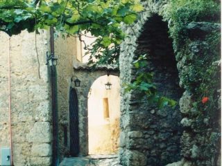 vista borgo dall'interno (Arco di pietra)
