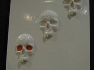 SKULL: RETURN TO SENDER
dal 15 maggio al 7 giugno 2008

SGUARDO MORTALE di Sabrina Ravanelli