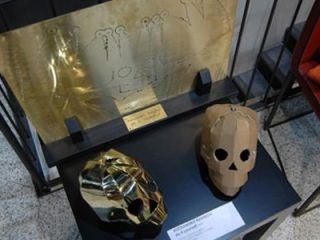 SKULL: RETURN TO SENDER
dal 15 maggio al 7 giugno 2008

DO IT YOURSELF di Alessandro Reggioli