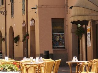 particolare esterno Galleria in una  veduta dal corso via Roma