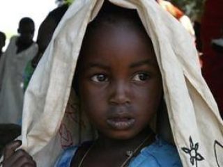 www.italianblogsfordarfur.it

300 mila morti, 2 milioni di sfollati, 200 mila rifugiati.
Una tragedia che si consuma da tre anni!
Ma i morti del Darfur non fanno notizia!
