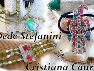 Lavori eseguiti a due mani con l'orafa Dede Stefanini. Materiali: argento 925, resine colorate, cernit, vetro, fiori secchi, perle di fiume e di Murano.