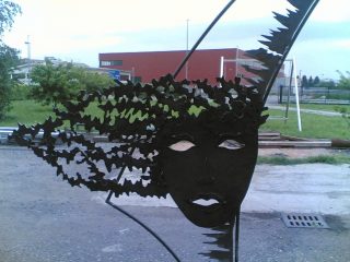 DONNA AL VENTO H 200 MASCHERA 