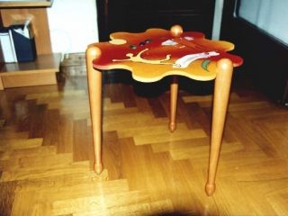 tavolino (2002).
legno, mdf, smalti.